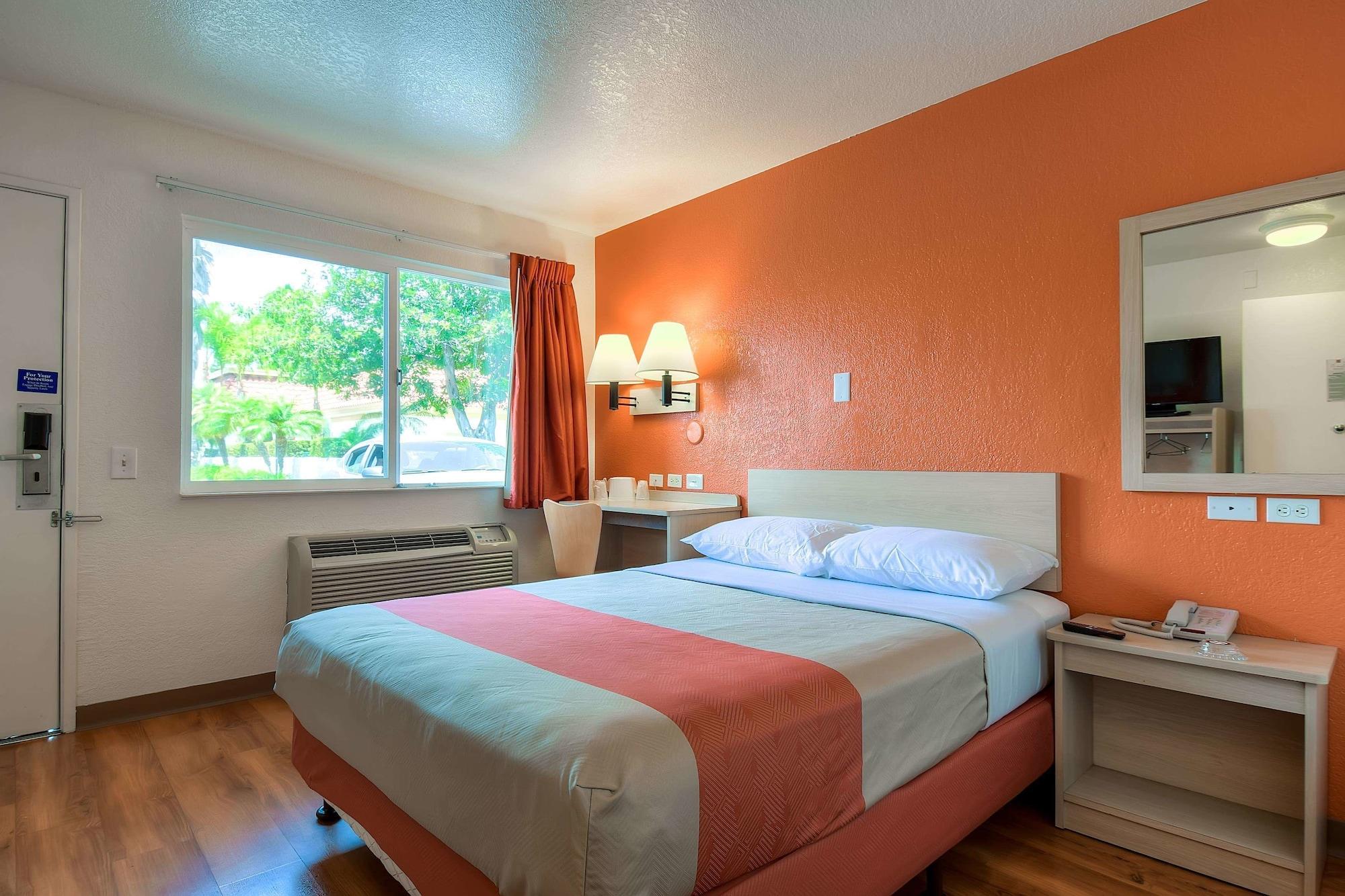 Motel 6-Westminster, CA - South - Long Beach Area Exterior foto